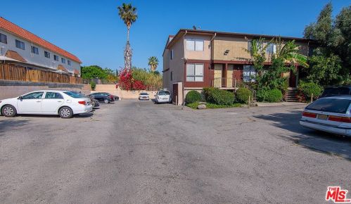 7320 Lennox Ave, Van Nuys CA  91405-2339 exterior