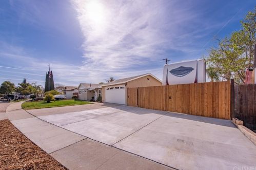 4050 Helene St, Simi Valley, CA 93063-2817