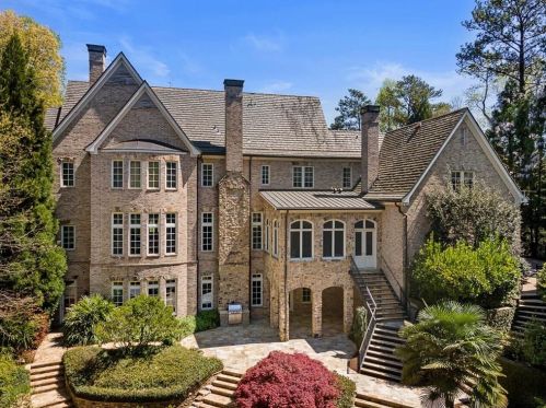 5540 Lake Island Dr, Atlanta GA  30327-4832 exterior