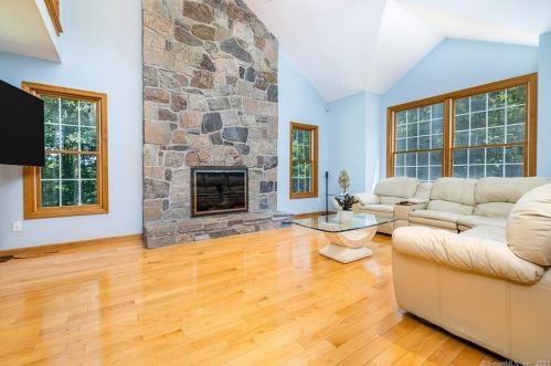 113 Allentown Rd, Waterbury, CT 06716-1119