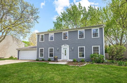 320 Warwick Dr, Naperville, IL 60565-2406
