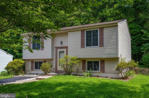 8446 Great Lake Ln, Springfield, VA 22153-4004