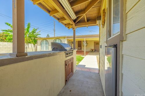 2126 Standard Ave, Santa Ana CA 92707-3035 exterior