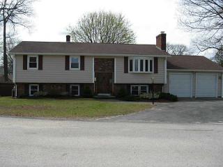 38 Fisher St, Woonsocket, RI 02895-6706
