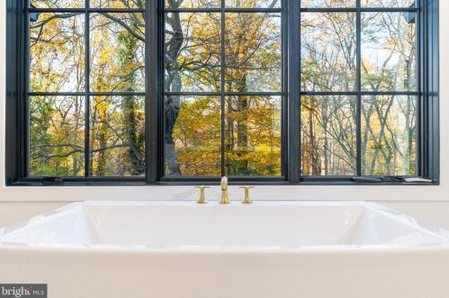 603 Gravers Ln, Philadelphia PA 19118-2806 exterior