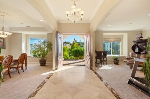 2021 Pleasant Heights Dr, Vista CA  92084-2844 exterior