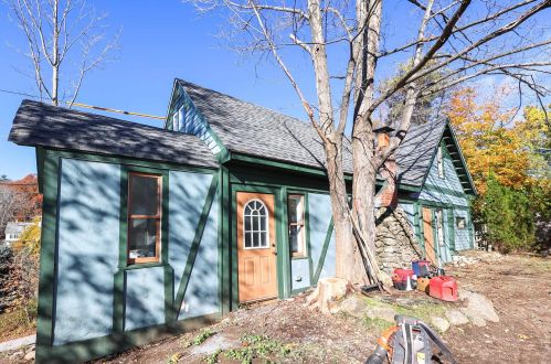 12 Main St, Bradford, NH 03221-3308