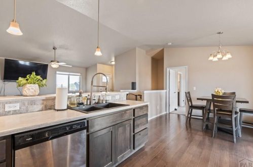 658 Mcclave Dr, Pueblo CO  81007-2126 exterior