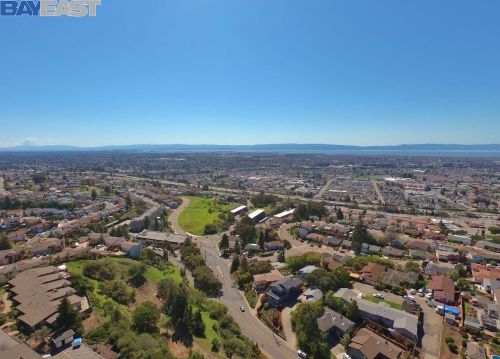 19100 Crest Ave, Hayward CA  94546-2837 exterior