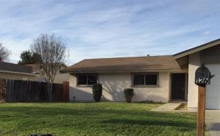 126 Carl Dr, Visalia, CA 93291-5439