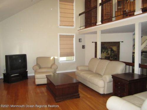 101 Cotswold Cir, Tinton Falls NJ  07712-2649 exterior