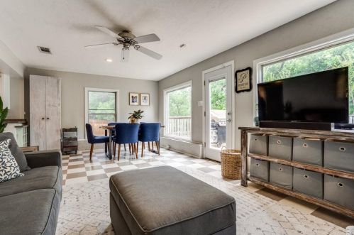 6015 Belgrade Ave, Dallas TX 75227-3608 exterior