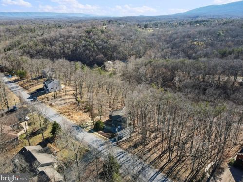166 Nemacolin Trl, Hedgesville WV  25427-4272 exterior
