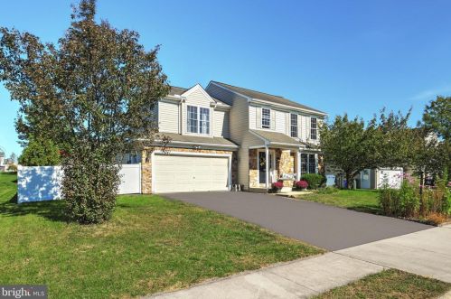 65 Clary Way, York, PA 17404-8291
