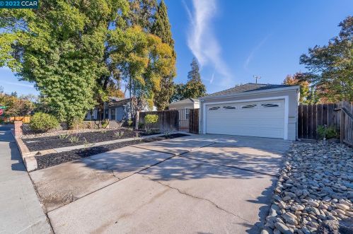 2244 Stockton St, Stockton, CA 95204-5039