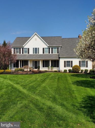 7 Holly Dr, Columbus, NJ 08022-1603