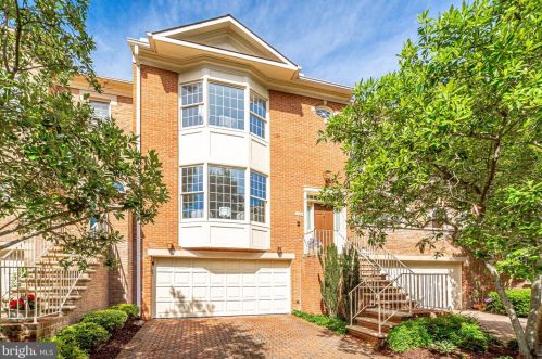 115 Gresham Pl, Falls Church, VA 22046-3440