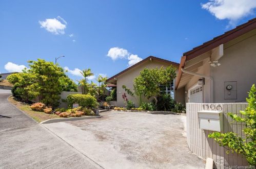 1596 Ihiloa Loop, Honolulu HI  96821-1347 exterior