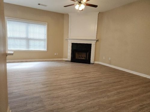 381 Creek Manor Way, Suwanee GA  30024-6565 exterior