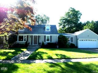 104 Alma Dr, Fairfield, CT 06824-2922