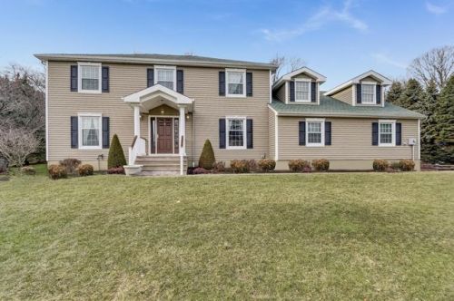 11 Ashley Dr, Holmdel Village, NJ 07733-2017