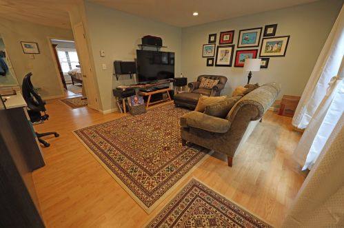 35 Wellington Dr, Farmington, CT 06032-3209