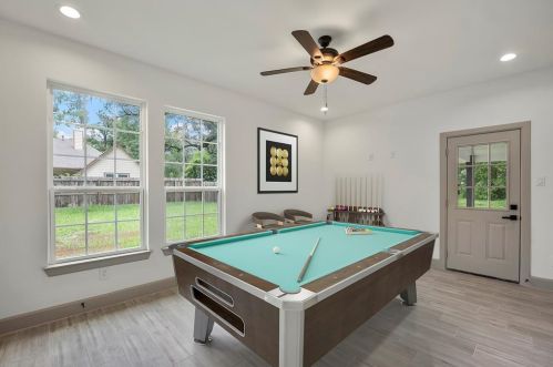 620 Longhorn Trl, Angleton TX 77515-9623 exterior