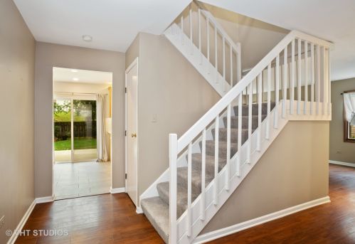 229 Signature Dr, Hanover Park, IL 60108-1707