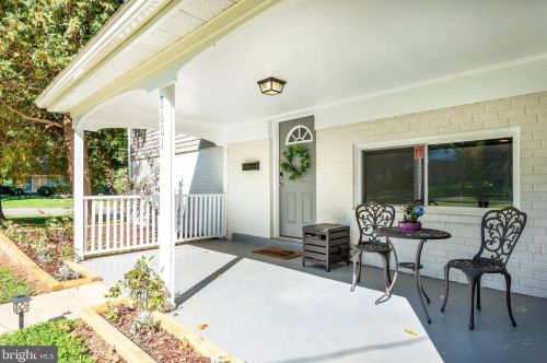 8601 Cromwell Dr, Springfield VA  22151-1208 exterior
