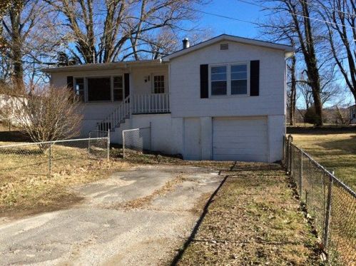 124 Dibrell St, Ravenscroft, TN 38583-1947