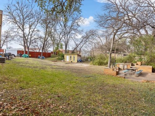 1300 Quail Trl, Fort Worth TX  76114-2321 exterior