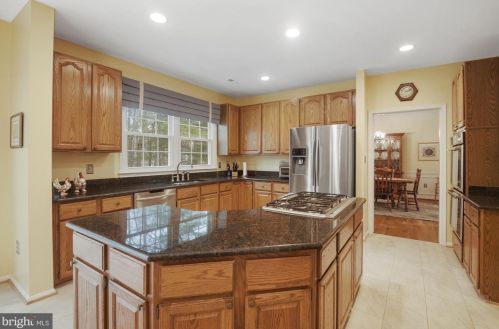 704 Pebble Bch Dr, Silver Spring MD 20904-3576 exterior