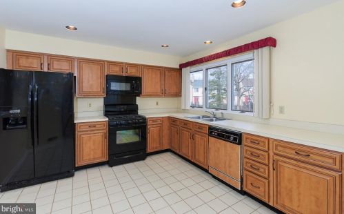14 Hanover Ct, Princeton NJ  08540-7066 exterior