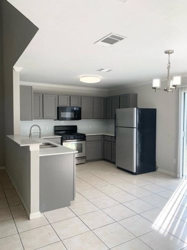 120 James Lin Cir, Uhland TX  78640-5347 exterior