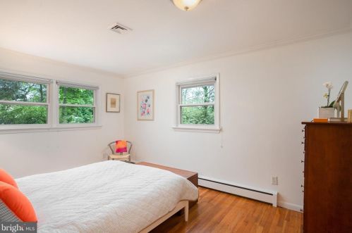 17 Leavitt Ln, Princeton NJ  08540-3921 exterior