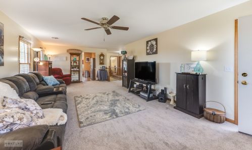 143 Mclaren Dr, Sycamore IL  60178-2256 exterior