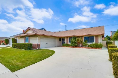 9349 Esther St, Cypress, CA 90630-2814