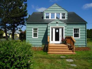 4116 L Pl, Seaview, WA 98644-2111