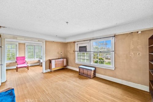 5216 Victoria Ave, Riverside CA  92506-1565 exterior