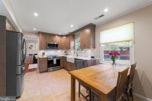 6 Oleander Dr, Mount Laurel NJ  08054-3601 exterior
