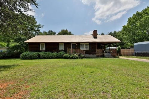 51 Skyland Dr, Locust Grove, GA 30248-3891