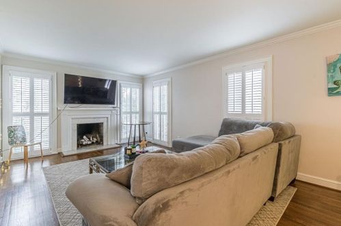 1850 Greystone Rd, Atlanta GA  30318-2621 exterior