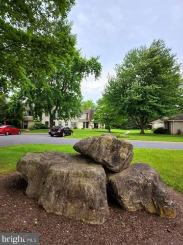 50 Valleybrook Dr, Lancaster PA  17601-4612 exterior