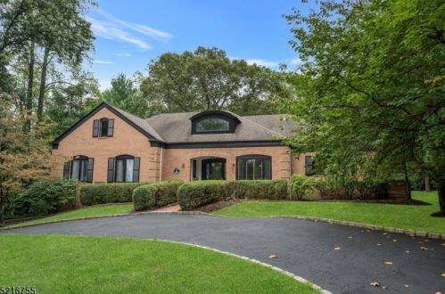 19 Squirrel Run, Morristown, NJ 07960-6411