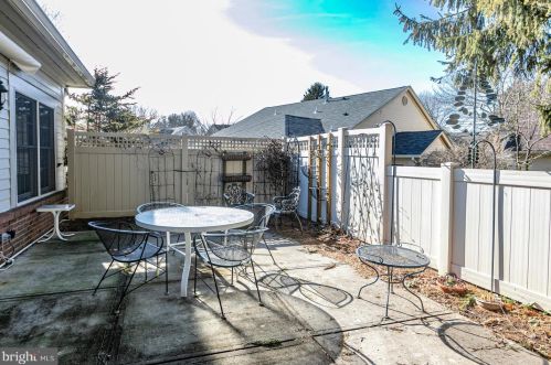 2 Birchwood Ct, Princeton NJ  08540-5041 exterior