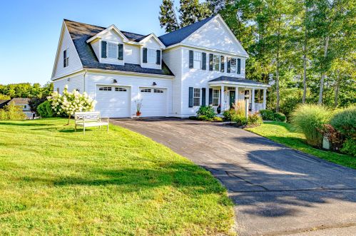 86 Wyman Way, Cumberland, ME 04021-3660