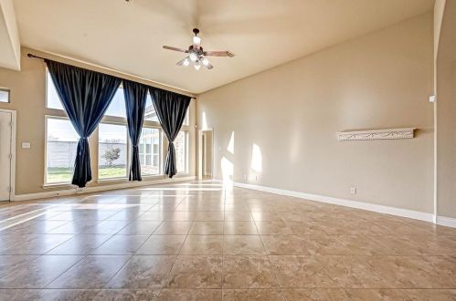 1813 Callaway Cove Ct, Richmond TX 77471-6664 exterior