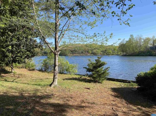 11 Campbell Ct, Bybee, VA 22963-3237