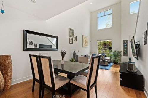 29 Soho, Irvine CA  92612-1083 exterior
