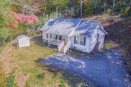 33 Juniper Trl, Clayton, GA 30525-5255